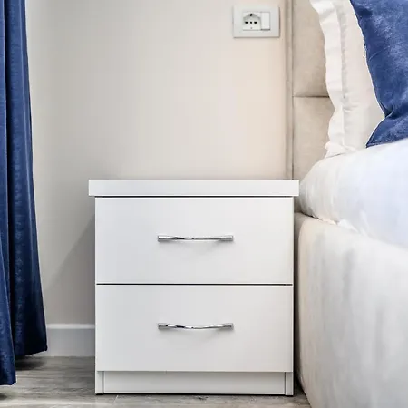 Miku Apartment-modernly Designed Downtown טיראנה