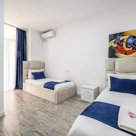 Miku Apartment-modernly Designed Downtown تيرانا
